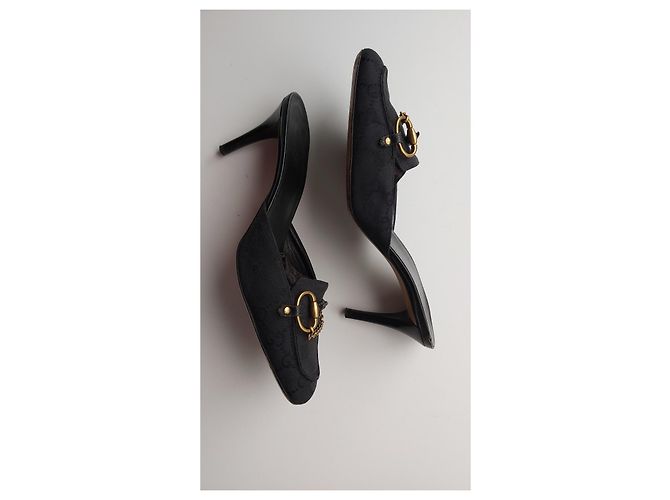 Mules Gucci Pretas de Lã com Fivela Dourada Preto Dourado - vista 10