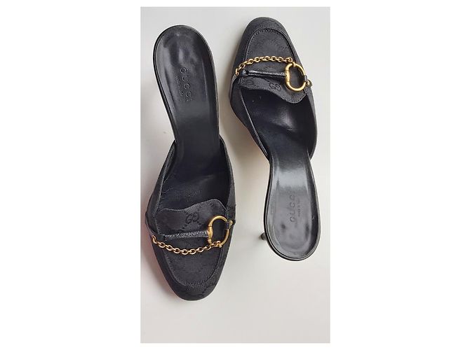 Mules Gucci Pretas de Lã com Fivela Dourada Preto Dourado - vista 11