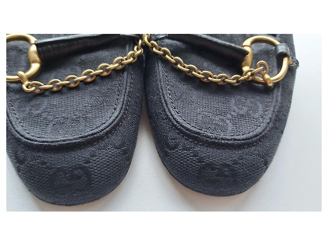 Mules Gucci Pretas de Lã com Fivela Dourada Preto Dourado - vista 8