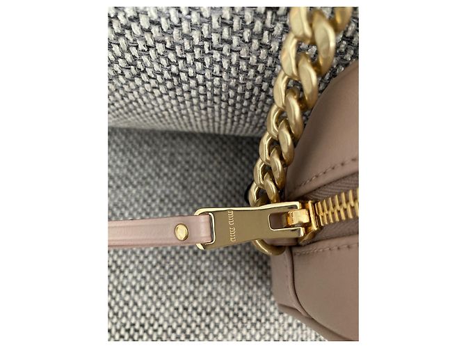 Bolsa transversal Miu Miu Cipria em couro napa acolchoado bege - vista 4