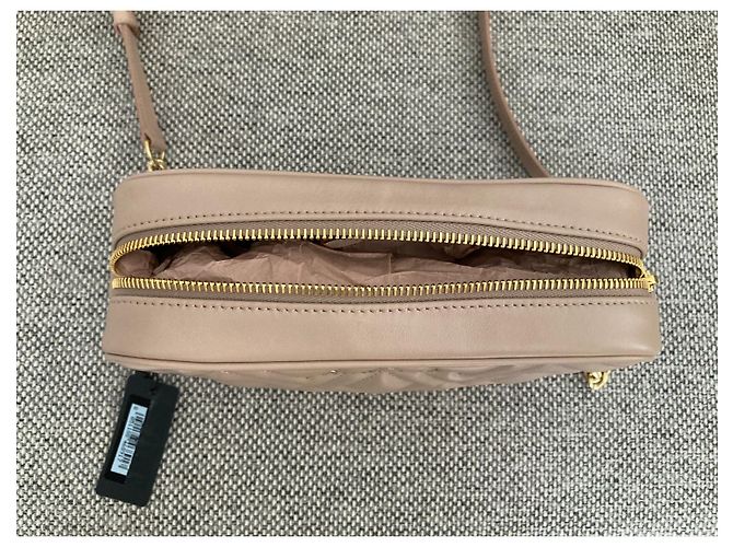 Bolsa transversal Miu Miu Cipria em couro napa acolchoado bege - vista 9