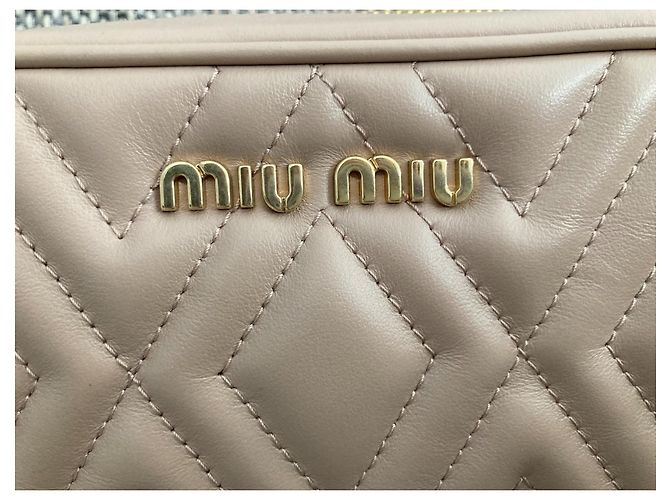 Bolsa transversal Miu Miu Cipria em couro napa acolchoado bege - vista 10