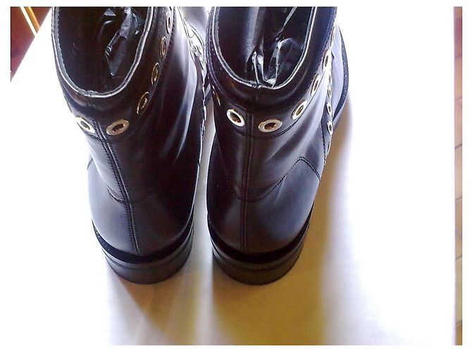 Stivaletti Alexander McQueen in pelle nera con puntale in metallo Nero - vista 2
