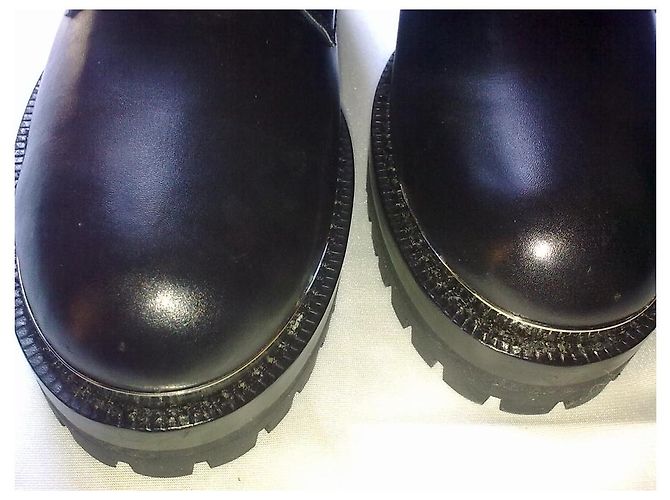 Stivaletti Alexander McQueen in pelle nera con puntale in metallo Nero - vista 3