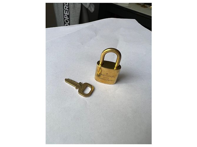Ciondolo per borsa Louis Vuitton Lucchetto Oro Metallo D'oro - vista 2