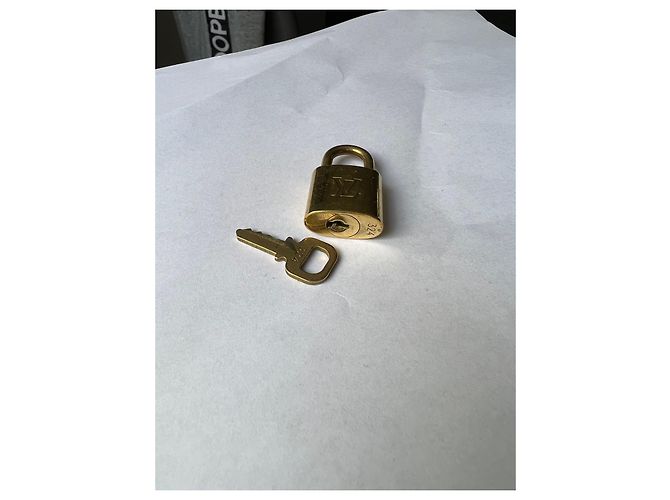 Ciondolo per borsa Louis Vuitton Lucchetto Oro Metallo D'oro - vista 3