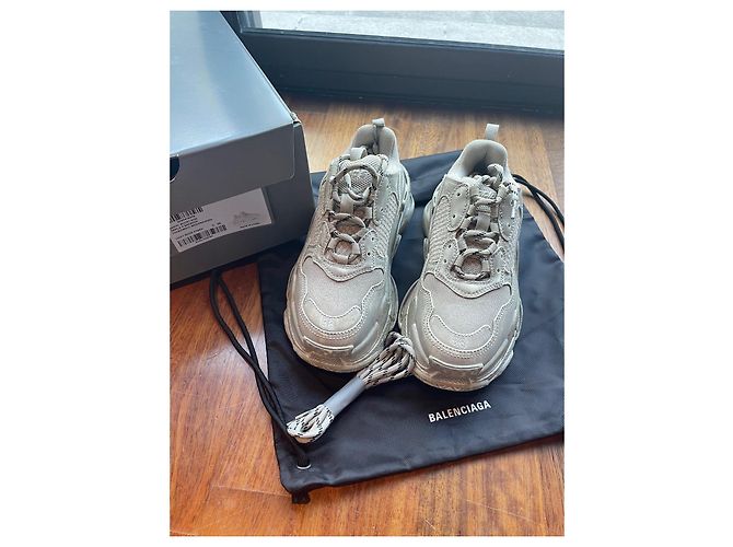 Sneakers Balenciaga Triple S Beige - vista 2