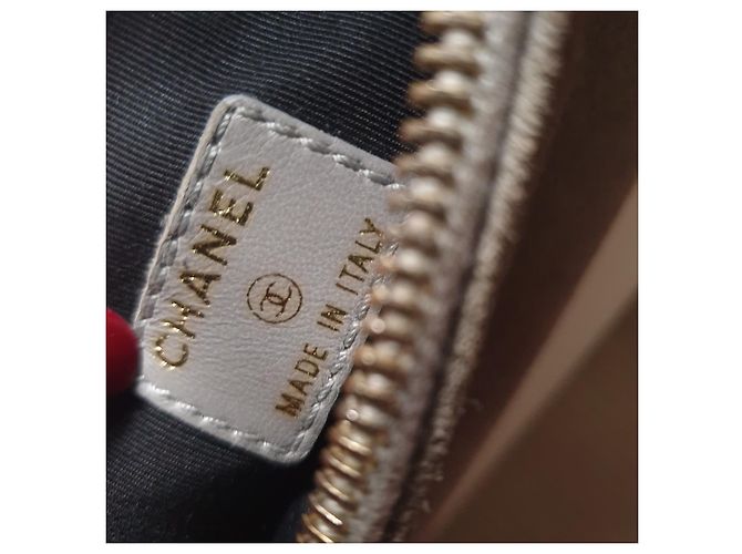 Clutch Chanel in scamosciato kaki Cachi - vista 2