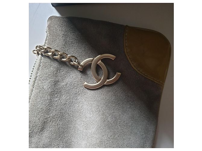 Clutch Chanel in scamosciato kaki Cachi - vista 3