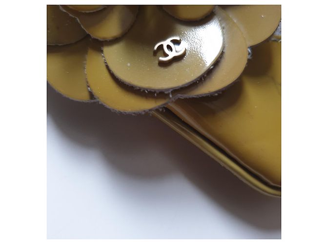 Clutch Chanel in scamosciato kaki Cachi - vista 4