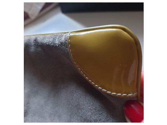Clutch Chanel in scamosciato kaki Cachi - vista 5