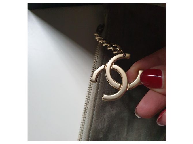 Clutch Chanel in scamosciato kaki Cachi - vista 7