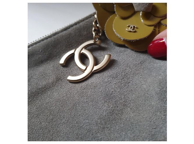 Clutch Chanel in scamosciato kaki Cachi - vista 8