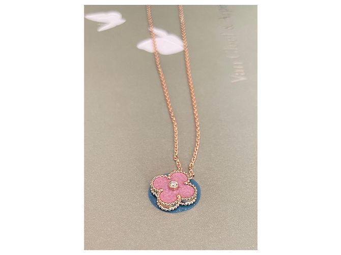 Van Cleef & Arpels 2021 Pendente Holiday in oro rosa con diamante rodonite - vista 6
