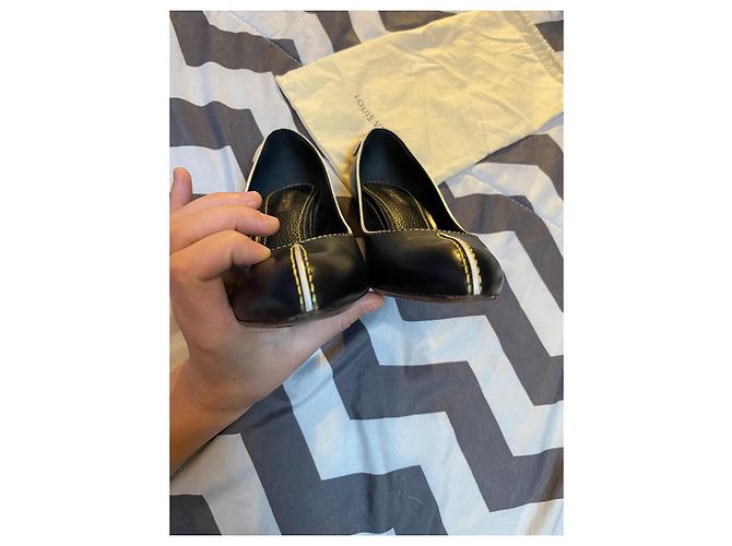Décolleté Louis Vuitton in pelle nera con dettagli dorati Nero Gold hardware - vista 12