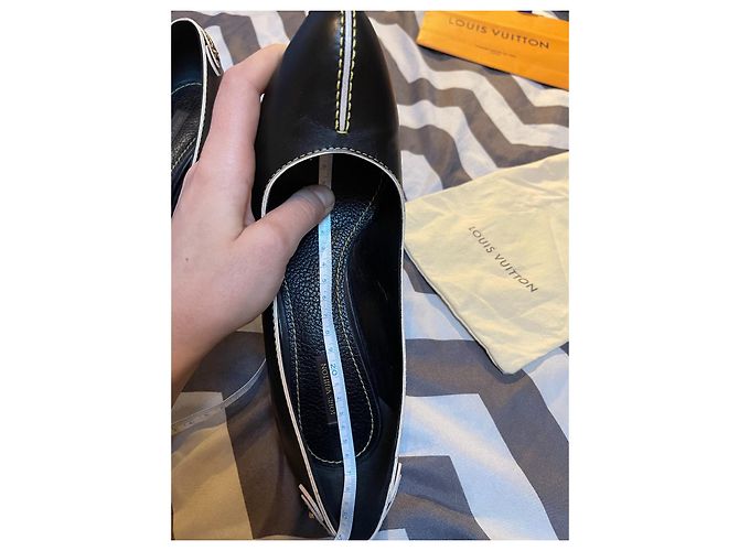 Décolleté Louis Vuitton in pelle nera con dettagli dorati Nero Gold hardware - vista 13