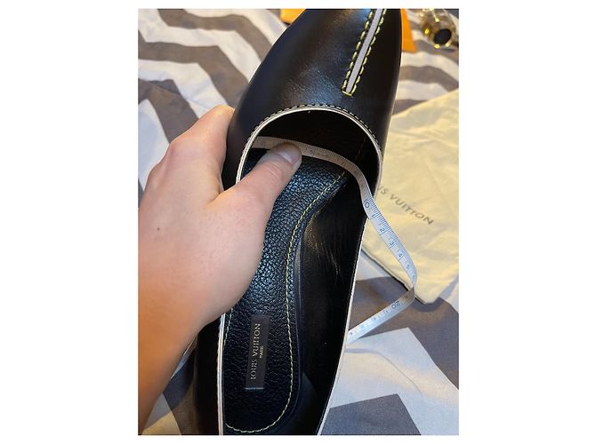 Décolleté Louis Vuitton in pelle nera con dettagli dorati Nero Gold hardware - vista 14