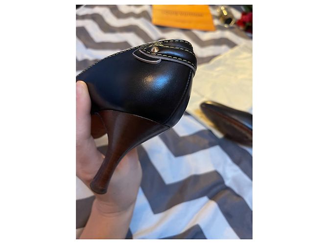 Décolleté Louis Vuitton in pelle nera con dettagli dorati Nero Gold hardware - vista 19