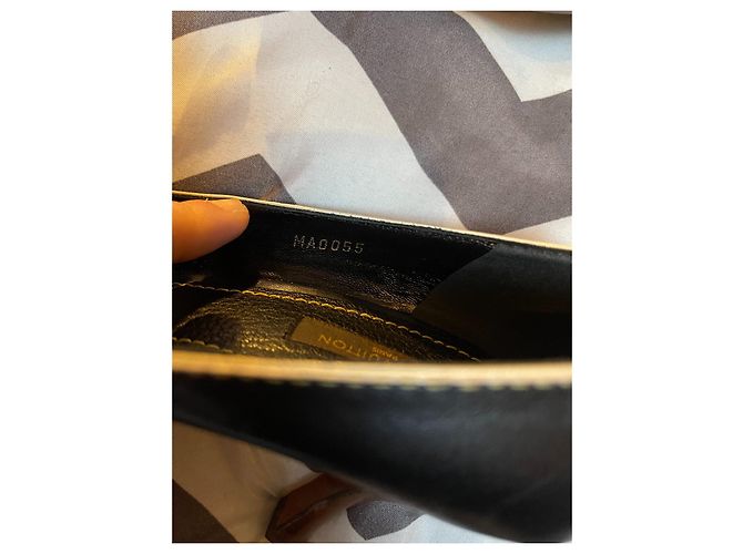 Décolleté Louis Vuitton in pelle nera con dettagli dorati Nero Gold hardware - vista 6