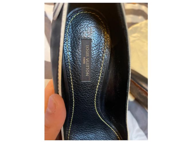 Décolleté Louis Vuitton in pelle nera con dettagli dorati Nero Gold hardware - vista 7