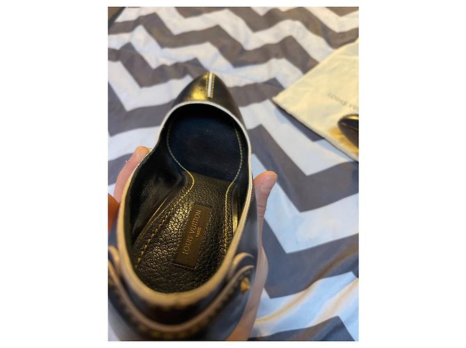 Décolleté Louis Vuitton in pelle nera con dettagli dorati Nero Gold hardware - vista 8