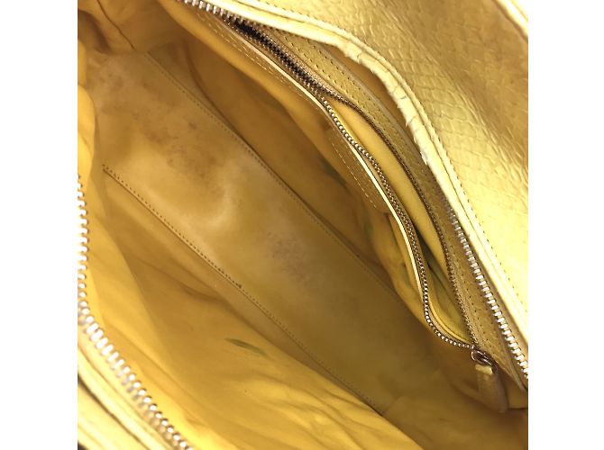 Sac à main Dior jaune en peau de python - vue 7
