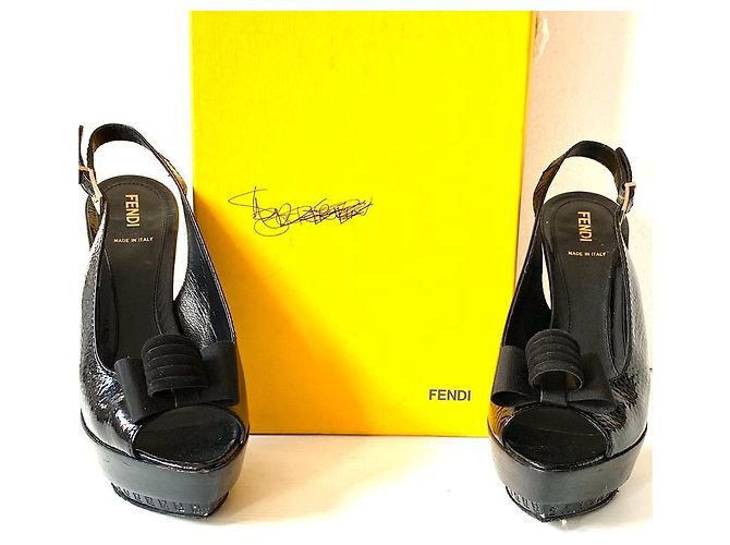 Fendi Allaccita peep toes vernice nera Nero - vista 2