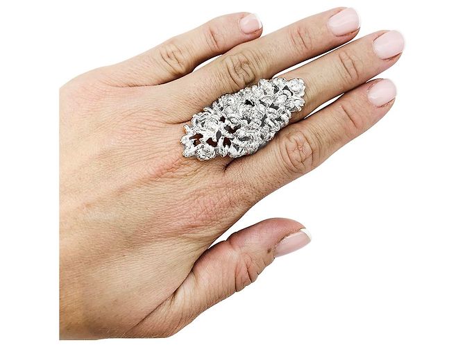 Anello Repossi "Nérée" in oro bianco e diamanti. - vista 8
