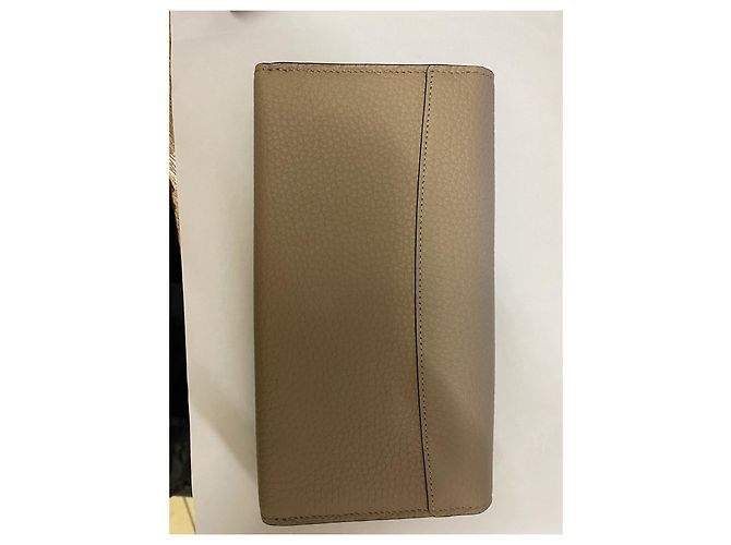 Louis Vuitton Cartera Capucines Beige de piel Taurillon - vista 2
