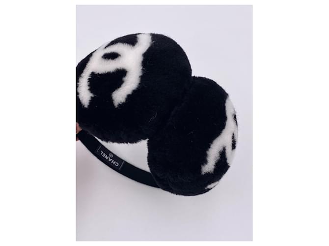 Chanel earmuffs new black sheepskin Fur ref.399727 Joli Closet