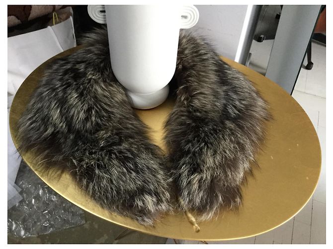 Autre Marque Halskette aus Silberfuchs Pelz - Ansicht 2