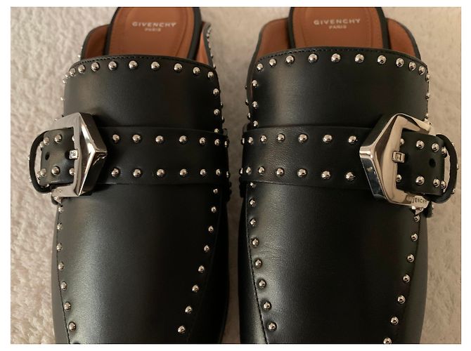 Givenchy Eleganti zoccoli in pelle borchiata nera - vista 11