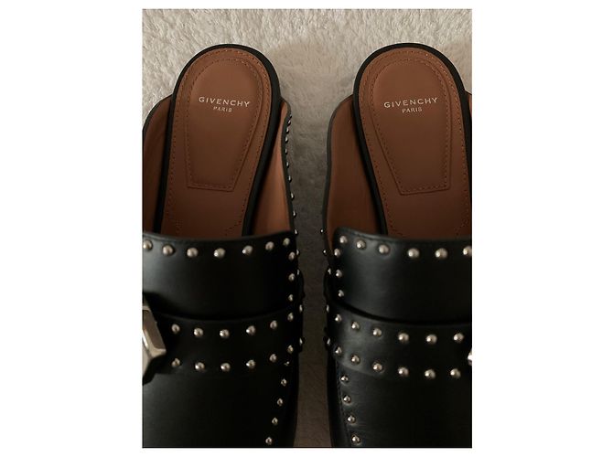 Givenchy Eleganti zoccoli in pelle borchiata nera - vista 3