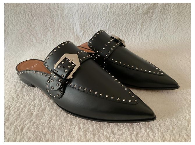 Givenchy Eleganti zoccoli in pelle borchiata nera - vista 4