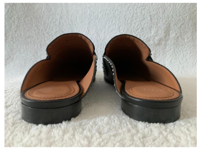 Givenchy Eleganti zoccoli in pelle borchiata nera - vista 5