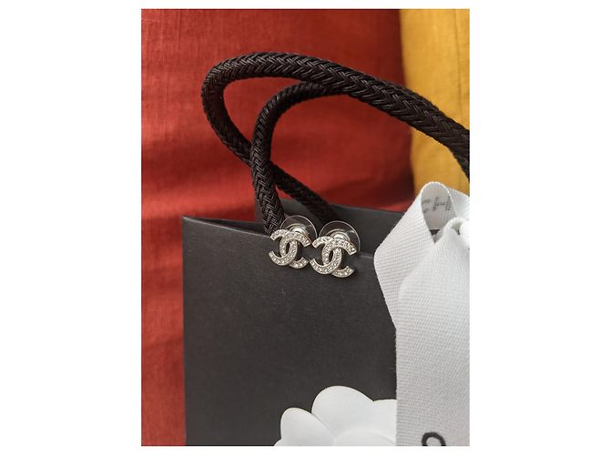 Chanel CC F18Orecchini di cristallo classici senza tempo con logo V Argento - vista 4