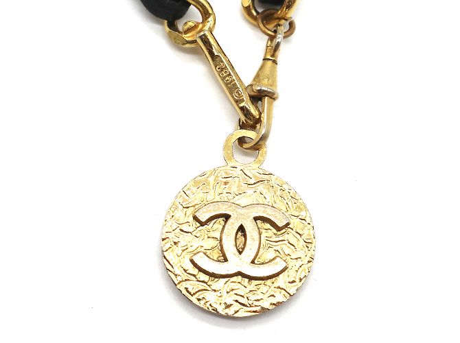 Chanel Gold Black CC Medallion Charm Charm Leather Through Chain Belt Collar Dorado - vista 6
