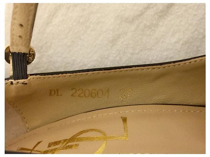 Yves Saint Laurent Tribute Mary Janes in vernice nera Nero Bianco - vista 6