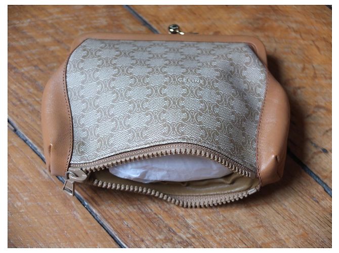 Céline Monedero con la marca New Celine Beige - vista 3