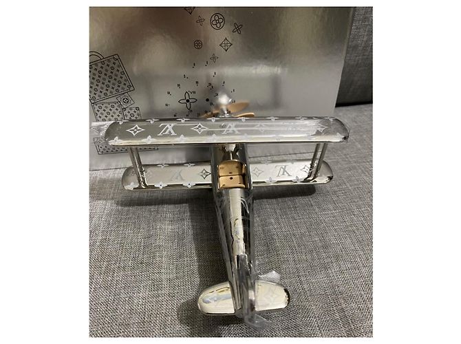Louis Vuitton Plane Chromed Metal Silvery - view 2