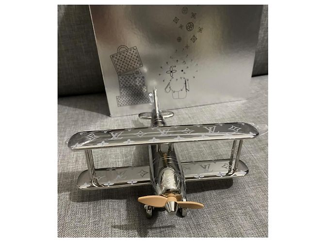 Louis Vuitton Plane Chromed Metal Silvery - view 3
