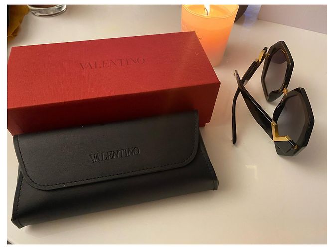 Occhiali da sole Valentino neri e oro Nero D'oro - vista 2