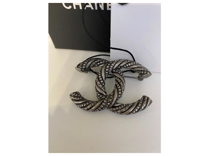 Spilla Chanel CC , metallo color rutenio. Neuve Argento - vista 3