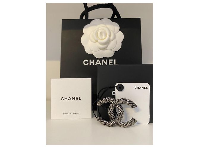Spilla Chanel CC , metallo color rutenio. Neuve Argento - vista 7