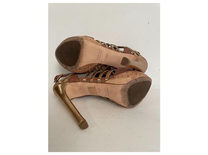 Sandali Miu Miu in pelle beige e oro D'oro - vista 4