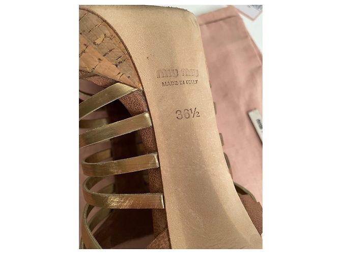 Sandali Miu Miu in pelle beige e oro D'oro - vista 5