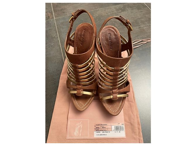 Sandali Miu Miu in pelle beige e oro D'oro - vista 7
