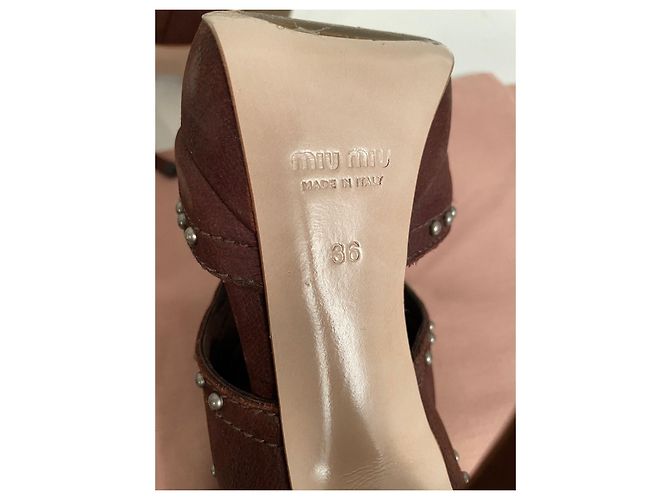 Décolleté Miu Miu Camoscio Marrone Chiodi Metallo - vista 5