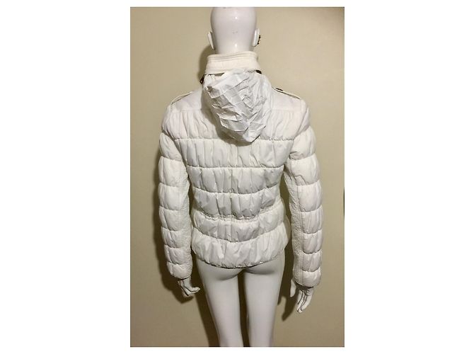 Jaqueta baiacu Burberry Brit em branco - vista 5