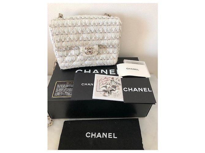 Mini bag Chanel in tweed bianco con hw . argento - vista 2